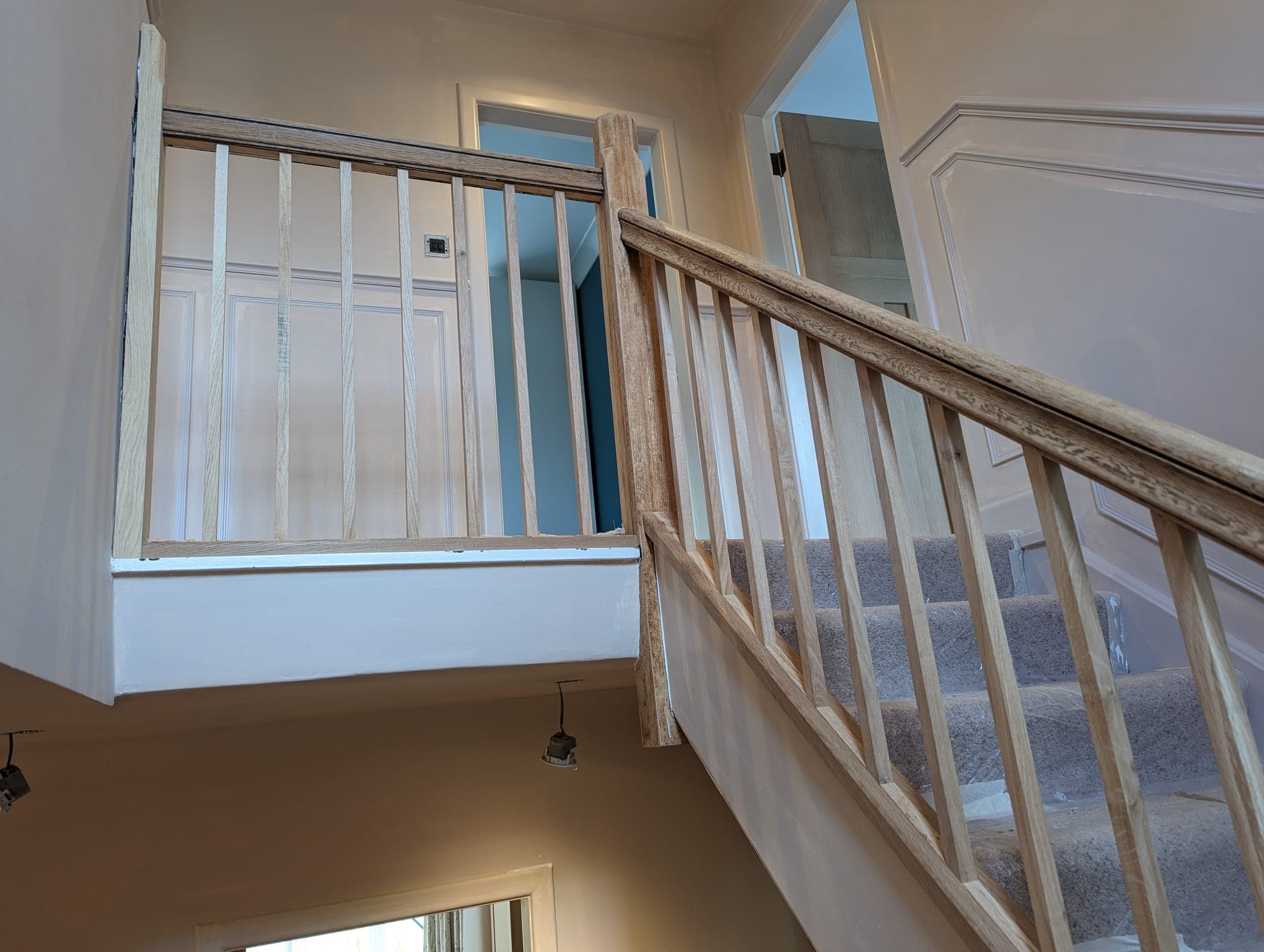 Oak staircase balustrade with handrail and spindles fitted by Greenside Joinery