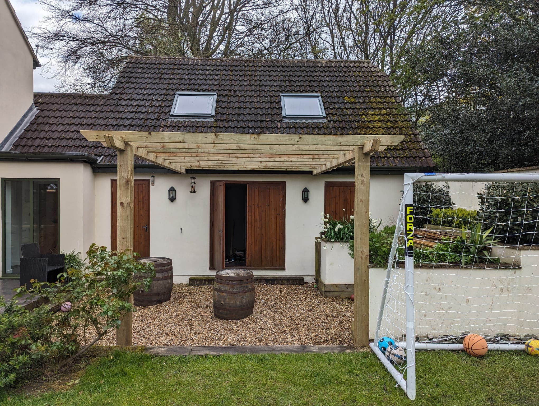 Structural timber pergola built by Greenside Joinery